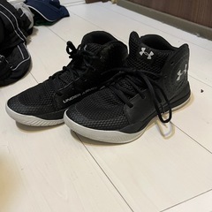 アンダーアーマー美品バスケットシューズ旭川23.5cm