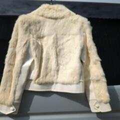 １００円ラビットコートの画像