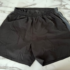 ジム用速乾性シャツとパンツの画像