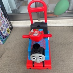 機関車トーマスの乗り物の画像