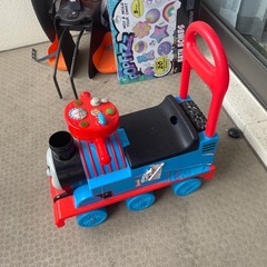 機関車トーマスの乗り物の画像