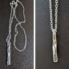 ツイストシルバーネックレス（新品）×ゴーストキーホルダー（新品）2点の画像