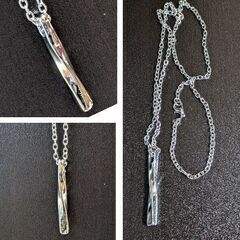 ツイストシルバーネックレス（新品）×ゴーストキーホルダー（新品）2点の画像
