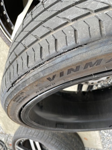 225/35r20 エルグランドe52 アルミホイール
