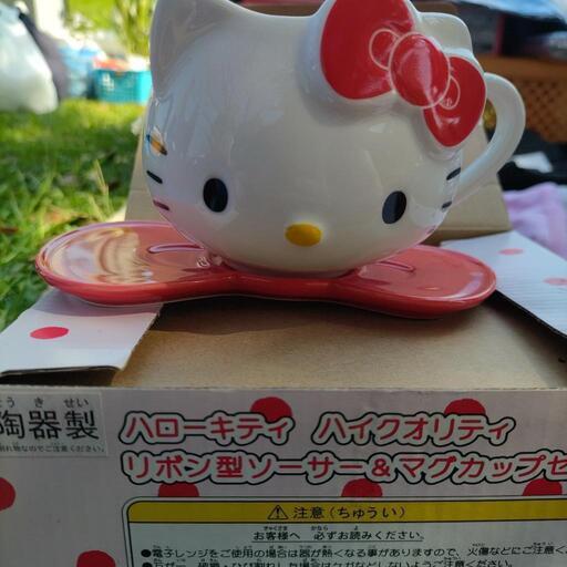 ハローキティ ハイクオリティ リボン型ソーサー\u0026マグカップセット
