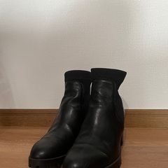 ZARA ブーツの画像