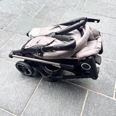 超軽量！折りたたみコンパクトベビーカー