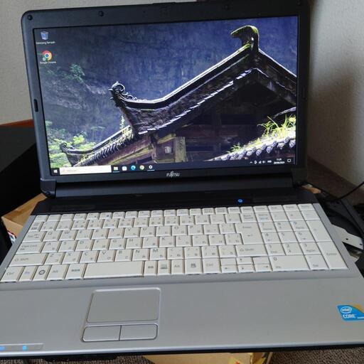 ノートパソコン Fujitsu Intel core i3 M350@2,27Ghz ram 4GB