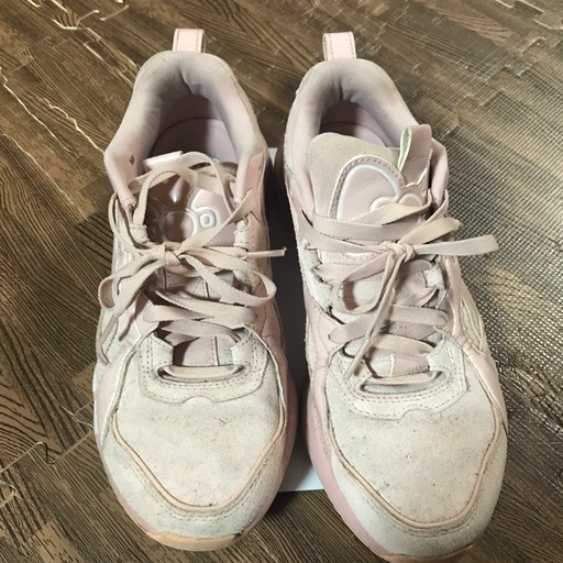 希少限定品ハローキティ✖︎PUMAコラボ