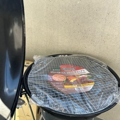 丸型バーベキューコンロフタ付き　全パーツ不備なし　説明書付き　即日は使用可能の画像
