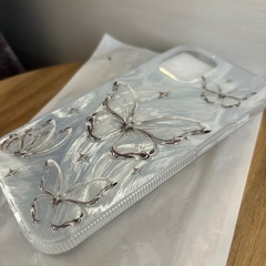 新品　iPhone14、iPhone15 蝶々ケースの画像