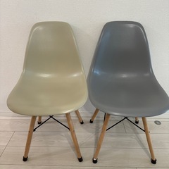 【ジャンク品】    イームズチェア  2脚セット　ひび割れあり