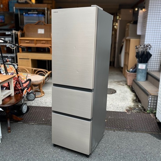 《売約済》【武蔵小山店】  日立 HITACHI冷蔵庫 R-V32RV 2022年製 高年式 シャンパン 右開き 315L 3ドア 大容量 日立ノンフロン冷凍冷蔵庫  品川区 リサイクルショップ ランバールーム 武蔵小山店 武蔵小山パルム 戸越銀座