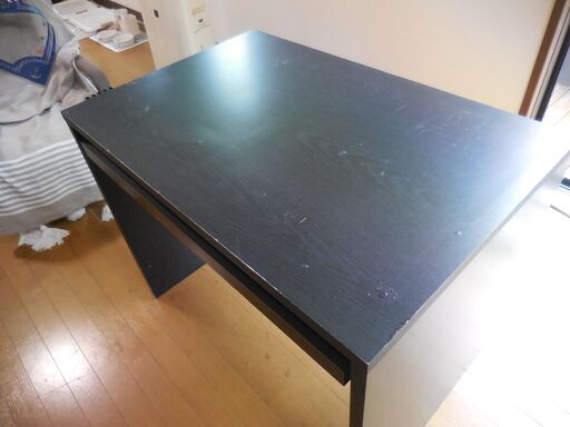 ブラック　机、勉強机　中古　幅88cm✕奥行き59cm✕高さ71cm　机の上のデスクカバーつけます。