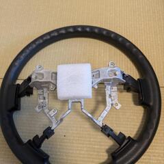 【値下げ✨️】新車外し　HIACE ハイエース200系　　トヨタ純正ステアリング 

の画像