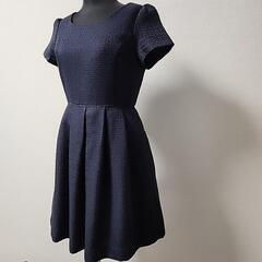 紺のワンピース