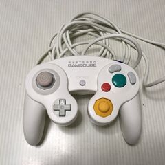 ゲームキューブ コントローラー　白