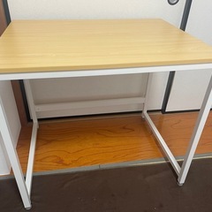 パソコンデスクの画像