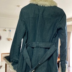 ＡＶＶ　女性ファー付きコート　の画像