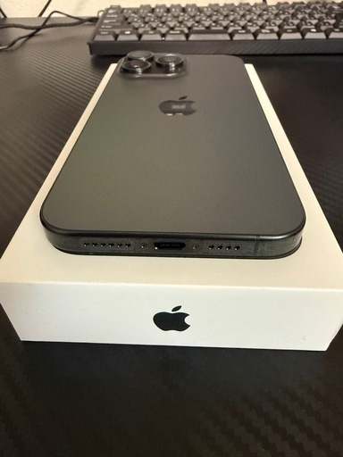 美品！iPhone15promax　256GB ブラックチタニウム SIMフリー　おまけ付き　