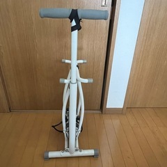 太もも　 トレーニングマシンの画像