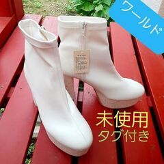 白　ラメ　ショートブーツ　　デパートブランドのワールド