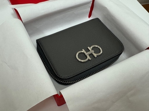 未使用のフェラガモカードケース