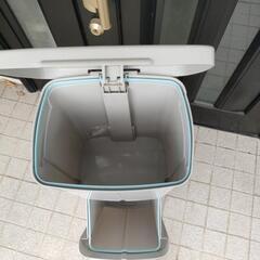 上下2段ゴミ箱の画像