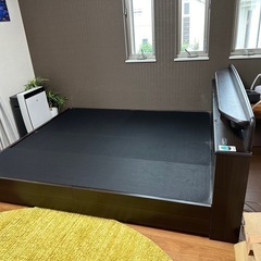 クイーンベッド　フレーム　引き出し付きの画像
