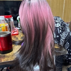 ウイッグ   ピンクとブラウン色の画像