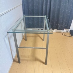ガラステーブルの画像