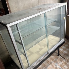 ガラスショーケース