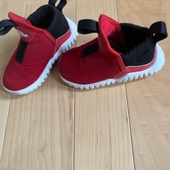 adidasスニーカーの画像