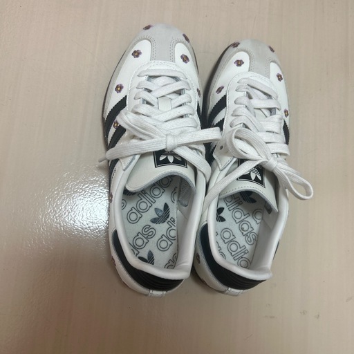 adidasオリジナルシューズ23cm