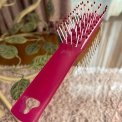 ヘアブラシ　ボディーショップ　THE BODY SHOP 樹脂製