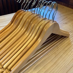 美品‼️木製ハンガー　15本まとめての画像