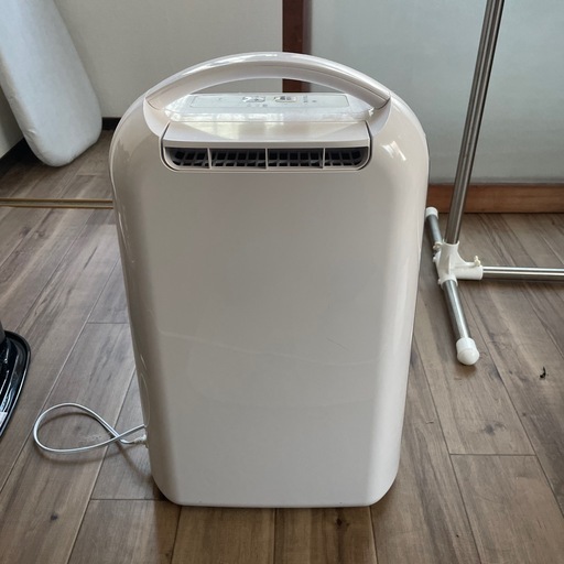 【美品タンク要掃除】アイリスオーヤマ　除湿器
