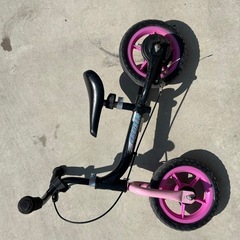 子どもキックバイクトイザらスAVIGOブレーキ付きの画像