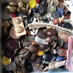 裁縫道具　糸、ボタン、糸通し機の画像