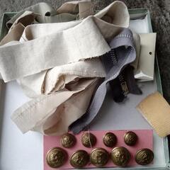 裁縫道具　糸、ボタン、糸通し機の画像