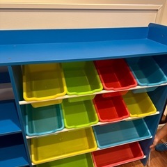 おもちゃ収納棚の画像