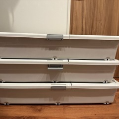 ベット下収納ケース　三つ衣類収納の画像