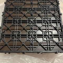 ウッドデッキタイルの画像
