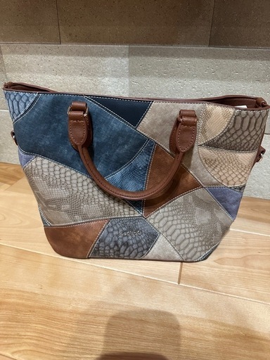 Desigual バッグ　ショルダーストラップ付き