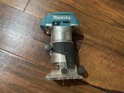 中古　マキタ　RT50D 充電式トリマ