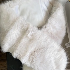 白が可愛い♥️美品 そろそろ準備どうですか？成人式用フェイクファーの画像