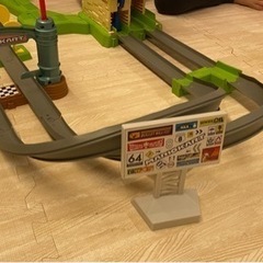 ホットウィール マリオカート サーキット    マリオカー、ルイジーカーつき。の画像