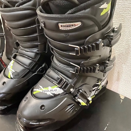 ショートスキーとブーツ kissmark