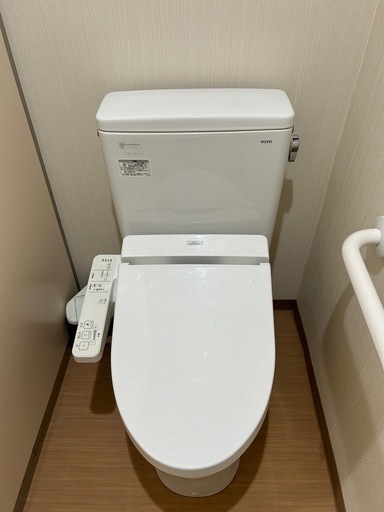 トイレ一式・手すり付き