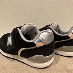 【SALE】ニューバランス IZ996 13.5cmブラック ホログラム 35周年記念の画像